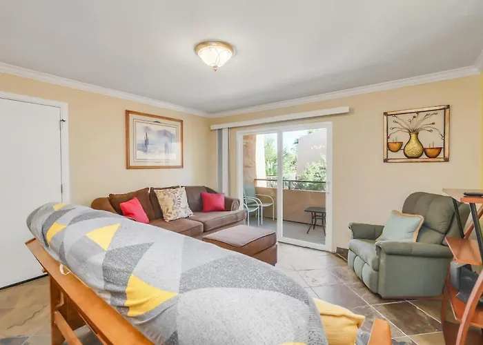 Cozy Near Downtown Shared Pool And Hot Tub Holiday home