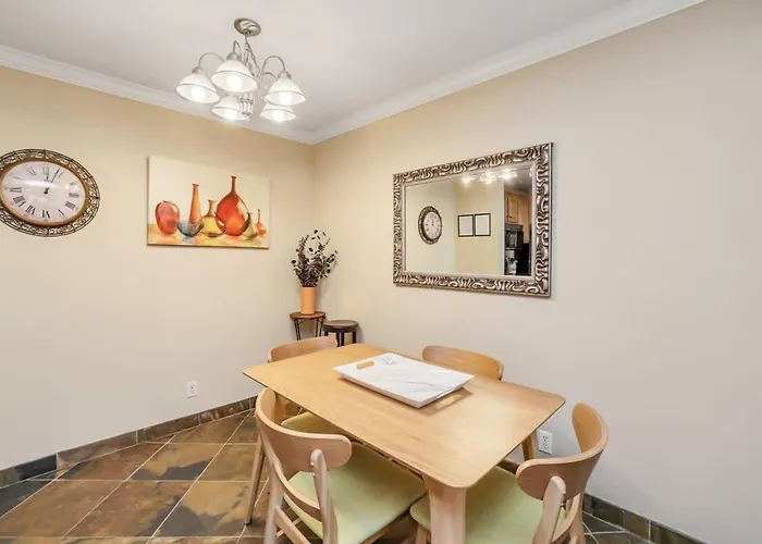 Holiday home Cozy Near Downtown Shared Pool And Hot Tub *