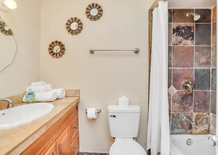 Holiday home Cozy Near Downtown Shared Pool And Hot Tub *