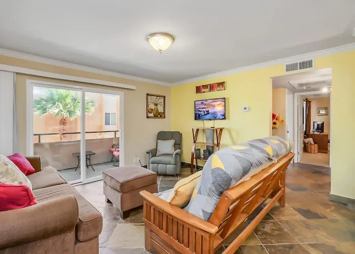 Cozy Near Downtown Shared Pool And Hot Tub *