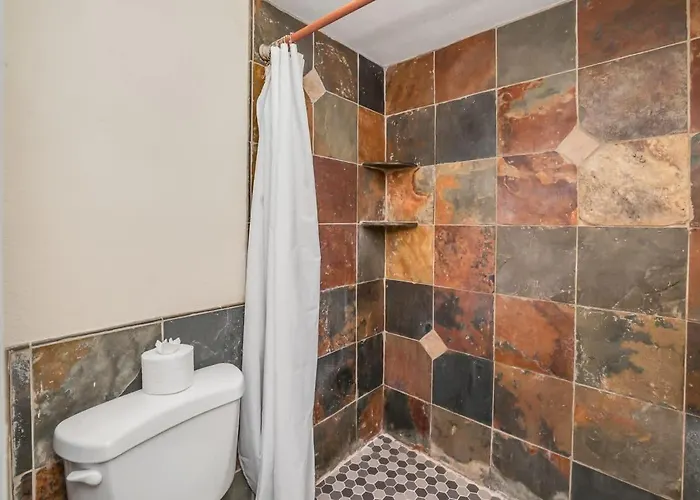 Holiday home Cozy Near Downtown Shared Pool And Hot Tub *
