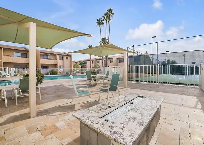Cozy Near Downtown Shared Pool And Hot Tub *